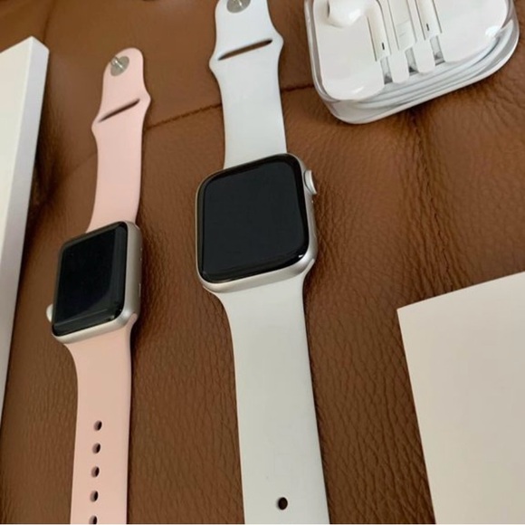 Apple Watches Pair Full Set for sell, Perfect couple or anniversary,... - Picture 4 of 6
